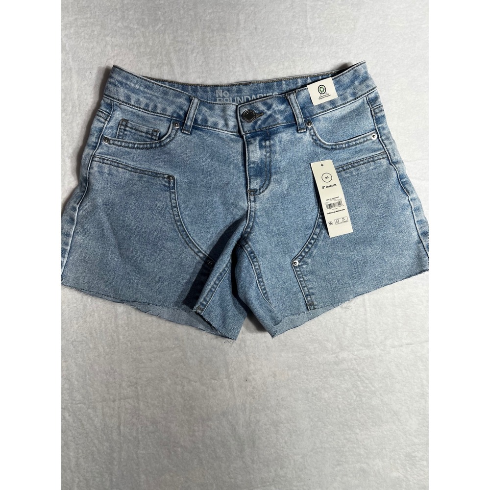 No Boundaries Womens Relaxed Denim Shorts Light Wash Raw Hem 5 Inch Inseam 00